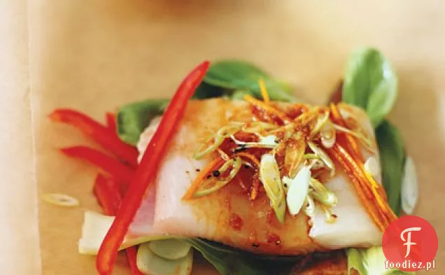 Halibut w stylu azjatyckim w pergaminie