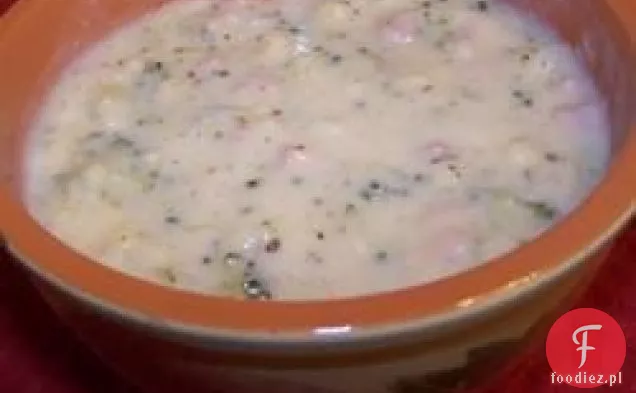 Zupa ziemniaczana, szynka, brokuły i ser z pierożkami Dla Dzieci