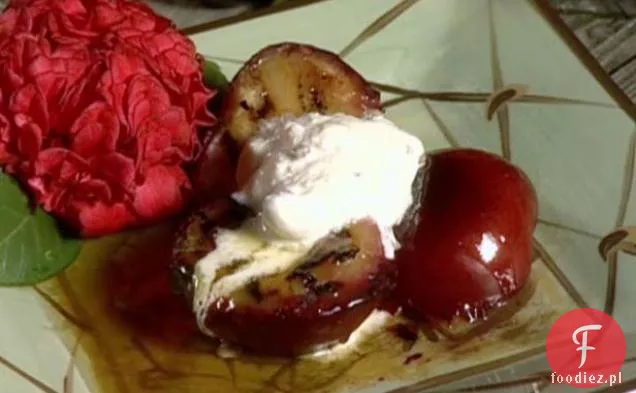 Grillowane owoce z polewą Bourbon