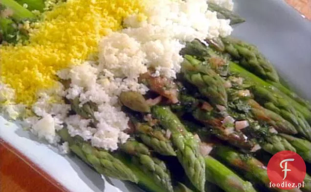 Szparagi z estragonem Sherry Vinaigrette
