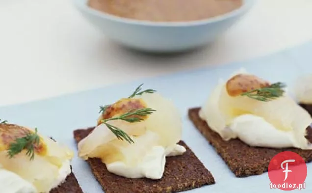 Halibut suszony koperkiem z sosem musztardowym