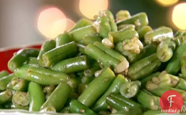 Fasolka szparagowa z brązowym masłem i orzeszkami piniowymi