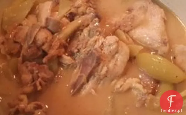 Ginataang Manok (kurczak gotowany w mleku kokosowym)