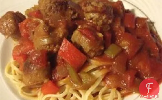 Słodka włoska kiełbasa Ragout z Linguine