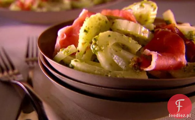 Sałatka z kopru włoskiego z Prosciutto i pistacjowym Pesto