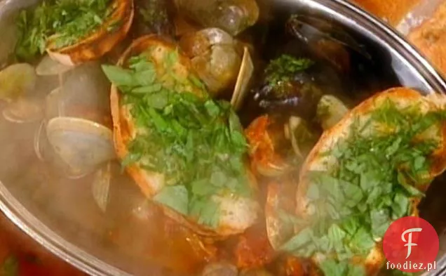 Brodetto di Cozze e Vongole con Bruschetta di Erbe (zupa z małży i Małży gotowana na parze)