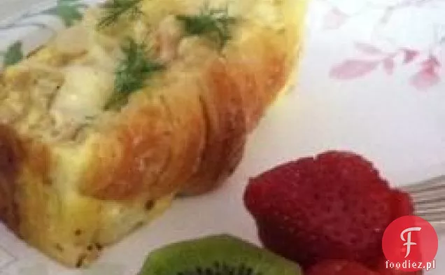 Croissant i łosoś Zapiekanka śniadaniowa