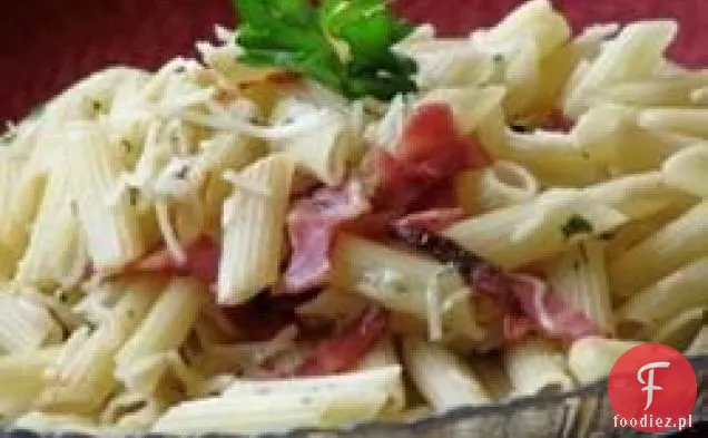 Makaron penne z boczkiem i parmezanem