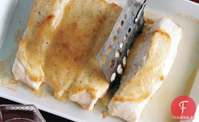 Pieczony Halibut z sosem czosnkowym