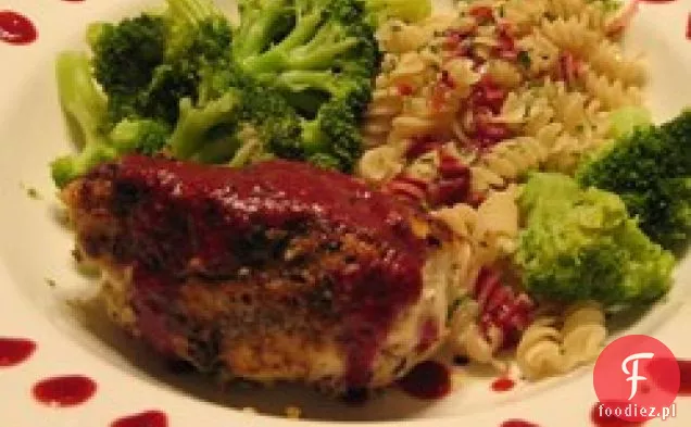 Brie Pecan Rollups z sosem malinowym