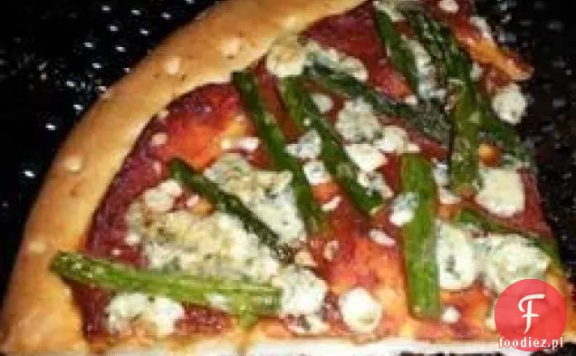 Pizza z serem pleśniowym i szparagami
