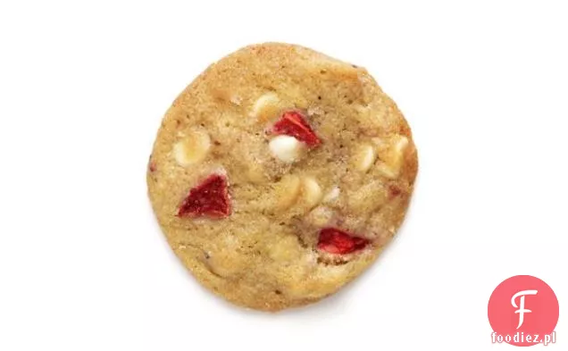 Ciasteczka czekoladowe z kawałkami jogurtu i truskawkami