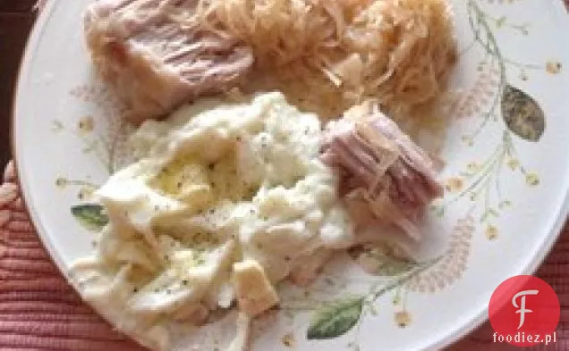 Pieczeń wieprzowa z jabłkami, piwem i kiszoną kapustą