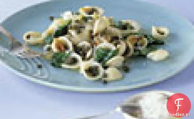Orecchiette z soczewicą, cebulą i szpinakiem