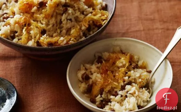 Karmelizowana cebula i ryż z soczewicy