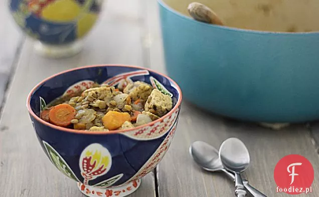 Wegetariański Gulasz Irlandzki Ze Słodkimi Ziemniakami I Tempeh