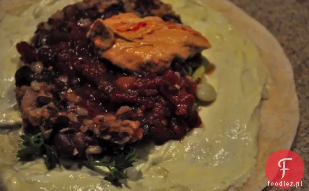 Burrito Z Czarnej Fasoli Z Kremowym Sosem Chipotle