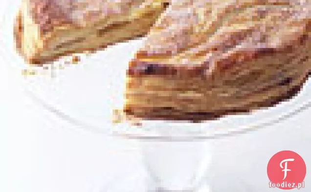 Tarta z ciasta francuskiego wypełniona kremem migdałowym