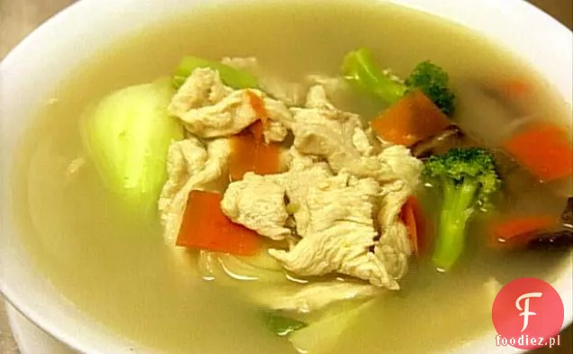 Makaron z kiełkami wołowiny i fasoli w zupie