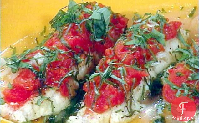 Gotowany Halibut z pomidorem i bazylią