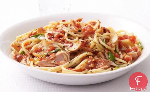 Spaghetti Z Pikantnym Sosem Z Tuńczyka Marinara
