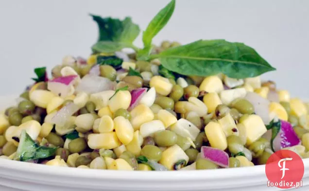 Sałatka Z Fasoli Mung Z Kukurydzą I Bazylią