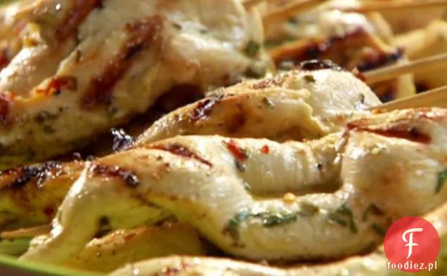 Kije z kurczaka Souvlaki z sosem jogurtowym
