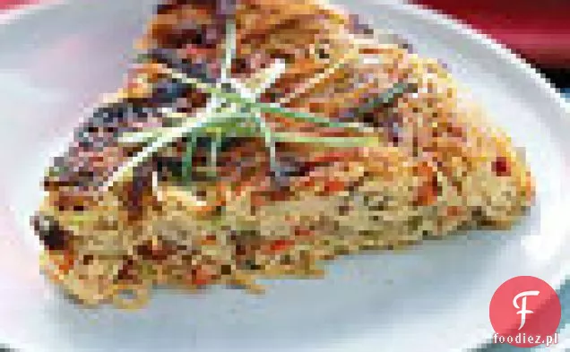 Chrupiące ciasto z makaronem z grillowaną wieprzowiną