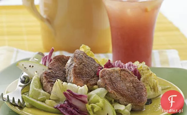 Ciepła sałatka wieprzowa z jabłkami