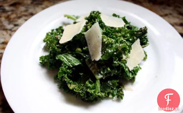 Kolacja dziś wieczorem: Sałatka Kale Caesar z anchois