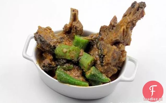 Korma Curry: kozie mięso z okrą