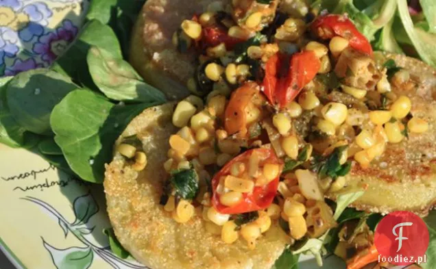 Smażona Sałatka Z Zielonych Pomidorów Z Pieczoną Kukurydzą, Okrą I Pomidorami