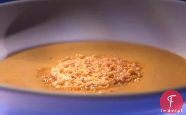 Kremowa zupa dyniowa z prażonymi orzechami laskowymi Frico