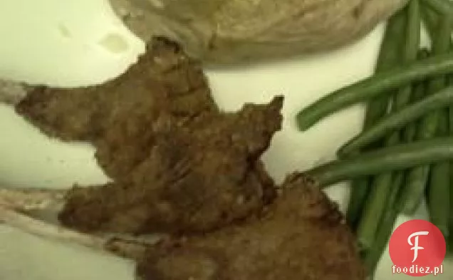 Marynowane, panierowane kotlety jagnięce z rozmarynem i czosnkiem