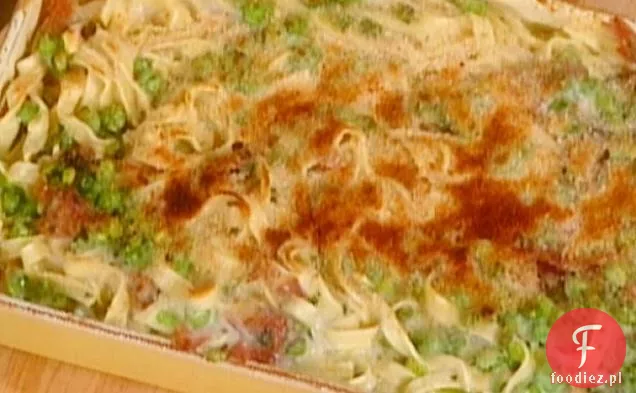 Tagliolini Gratinati con Piselli e Prosciutto: makaron zapiekany z groszkiem i Prosciutto