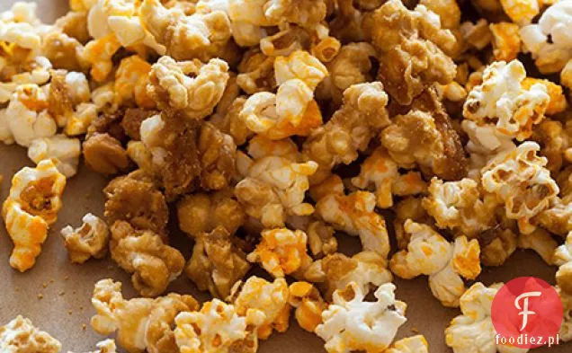 Cheddar I Karmel Popcorn Mix