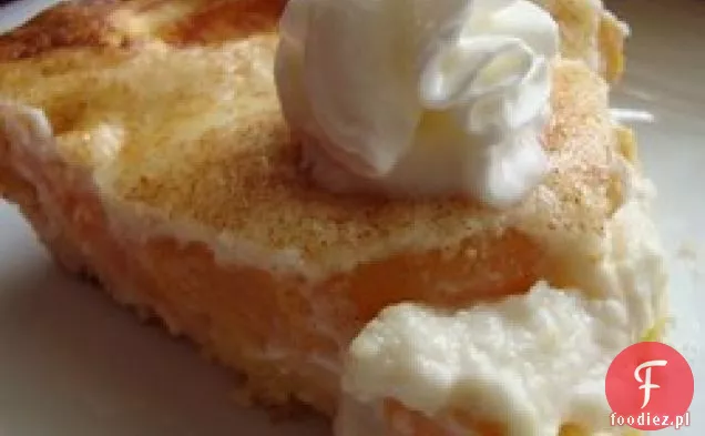 Nagradzane ciasto z brzoskwiniami i śmietaną
