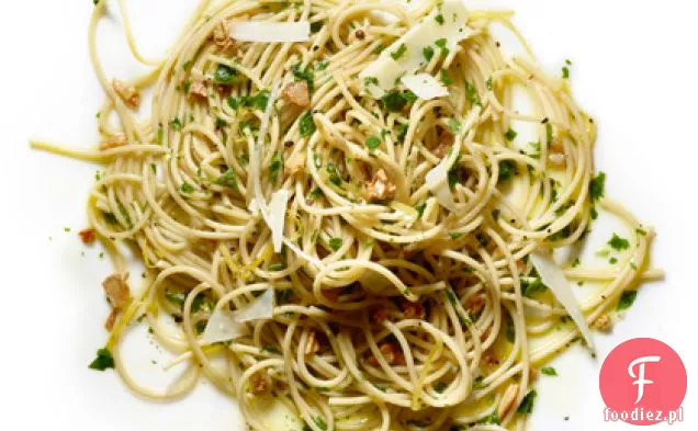 Spaghetti pełnoziarniste z czosnkiem, pietruszką i cytryną