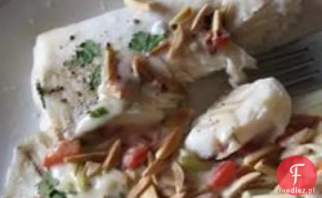 Halibut z kremowym czosnkiem i sosem ziołowym