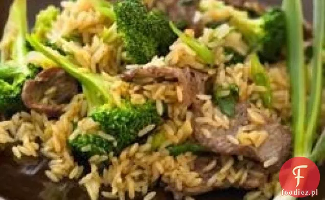 Wołowina i brokuły Stir Fry z pełnoziarnistym brązowym ryżem