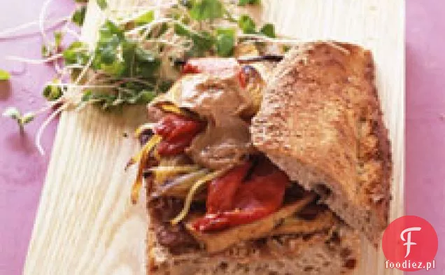 Chrupiąca kanapka z Tofu z sosem orzechowo-imbirowym