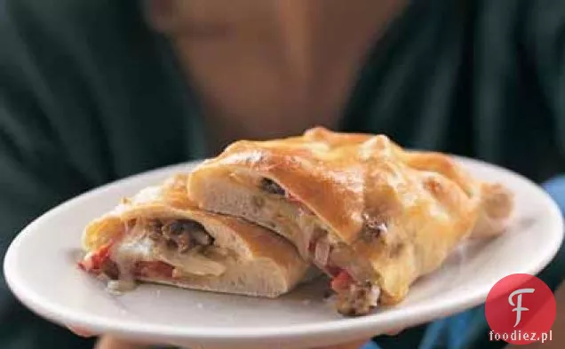 Kiełbasa, koper włoski i Provolone Calzones