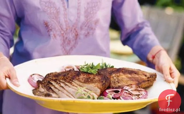 Grillowany solony mostek wołowy lub stek z flanki