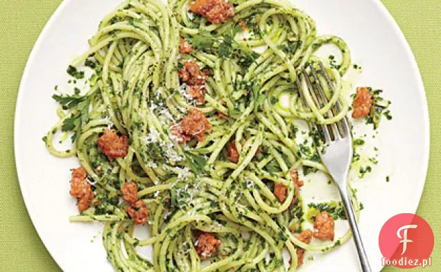 Spaghetti z Pietruszkowym Pesto i kiełbasą