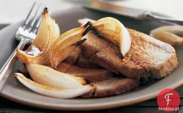 Wieprzowina pieczona z miodem i kminkiem z karmelizowaną cebulą