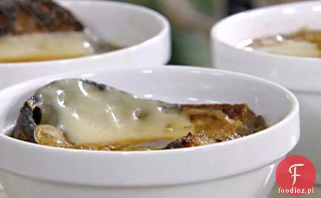 Guinness i zupa cebulowa z irlandzkim cheddarem Croutonem