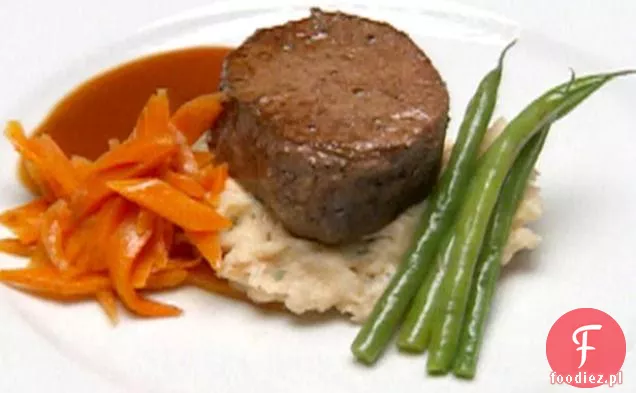 Filet Mignon nad homarem Boursin puree ziemniaczane z redukcją Merlot