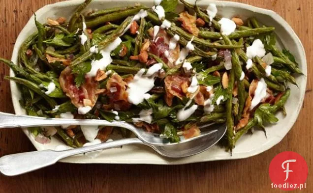 Pieczona fasolka szparagowa z pancettą i jogurtem