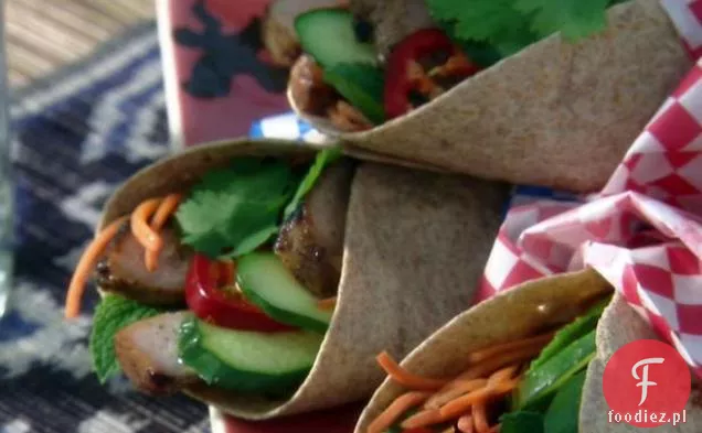 Banh-mi Wrap: Wietnamski Grillowany zawijas wieprzowy z marynowaną marchewką i miętą
