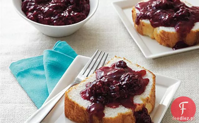 Angel Food Cake z mieszanym kompot jagodowym